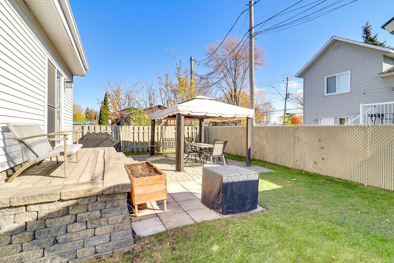 Cour - 7588 Rue François-Chartrand, Laval (Duvernay), QC - Outdoor