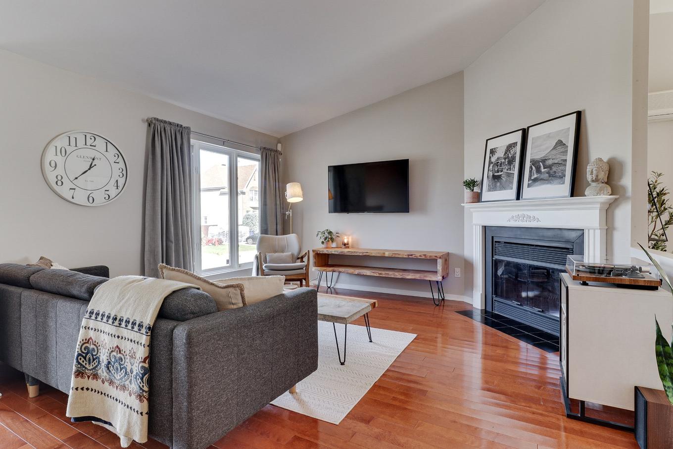 Salon - 7588 Rue François-Chartrand, Laval (Duvernay), QC - Indoor Photo Showing Living Room With Fireplace