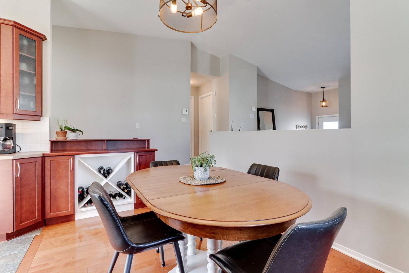 Salle à manger - 7588 Rue François-Chartrand, Laval (Duvernay), QC - Indoor Photo Showing Dining Room