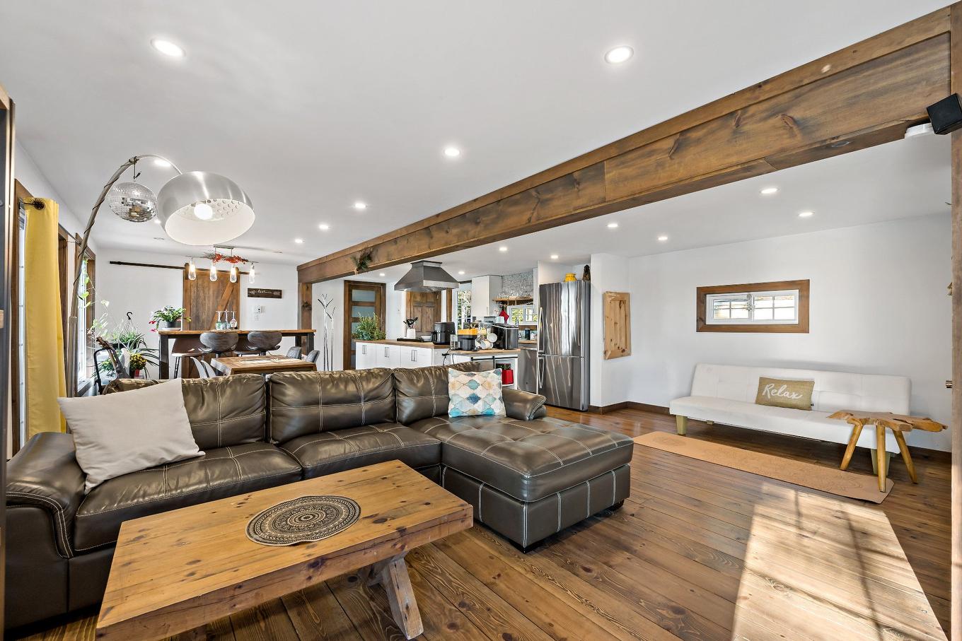 Living room - 2305 Ch. Des Mûriers, Nominingue, QC - Indoor Photo Showing Living Room