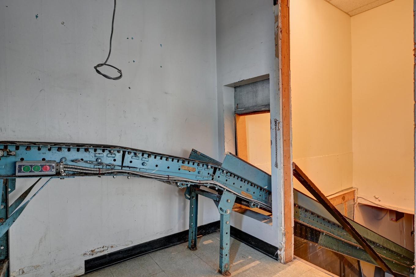 Commerce - 368 Rue L'Annonciation N., Rivière-Rouge, QC - Indoor Photo Showing Other Room