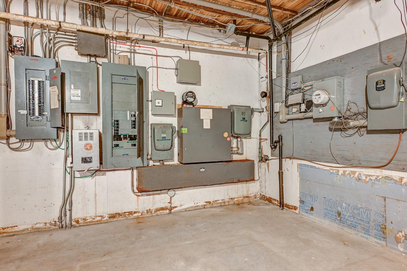 Commerce - 368 Rue L'Annonciation N., Rivière-Rouge, QC - Indoor Photo Showing Basement