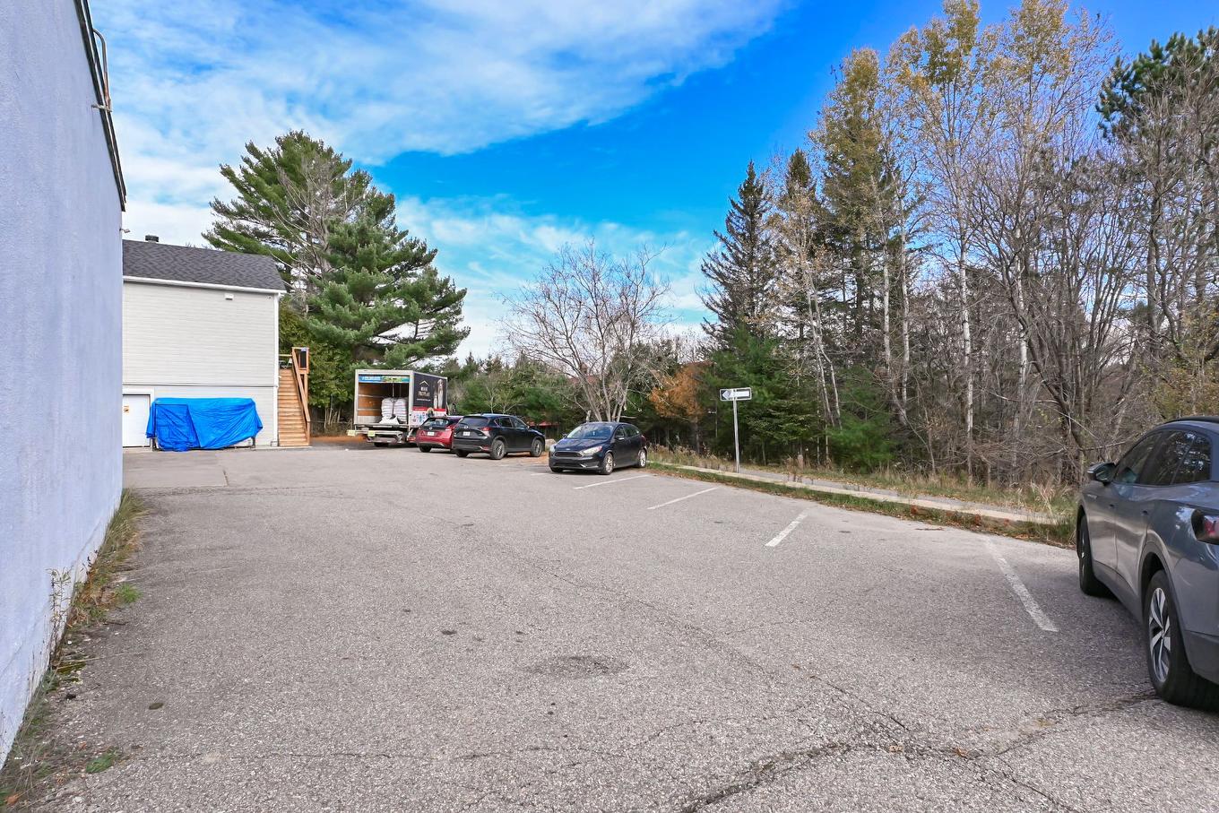 Parking - 368 Rue L'Annonciation N., Rivière-Rouge, QC - Outdoor