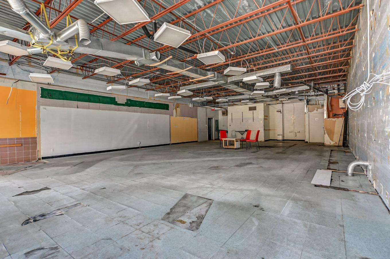 Commerce - 368 Rue L'Annonciation N., Rivière-Rouge, QC - Indoor Photo Showing Garage