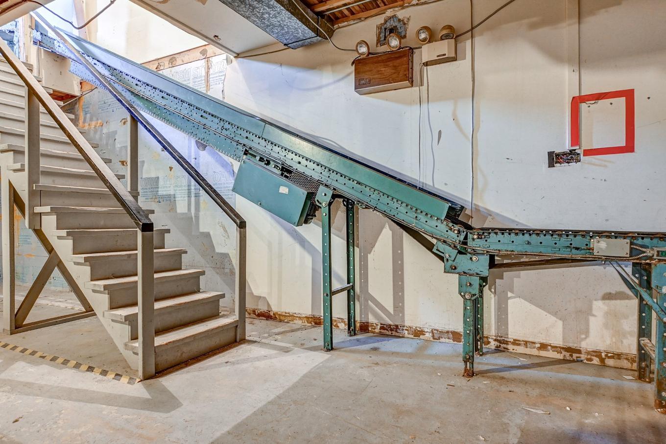 Commerce - 368 Rue L'Annonciation N., Rivière-Rouge, QC - Indoor Photo Showing Other Room