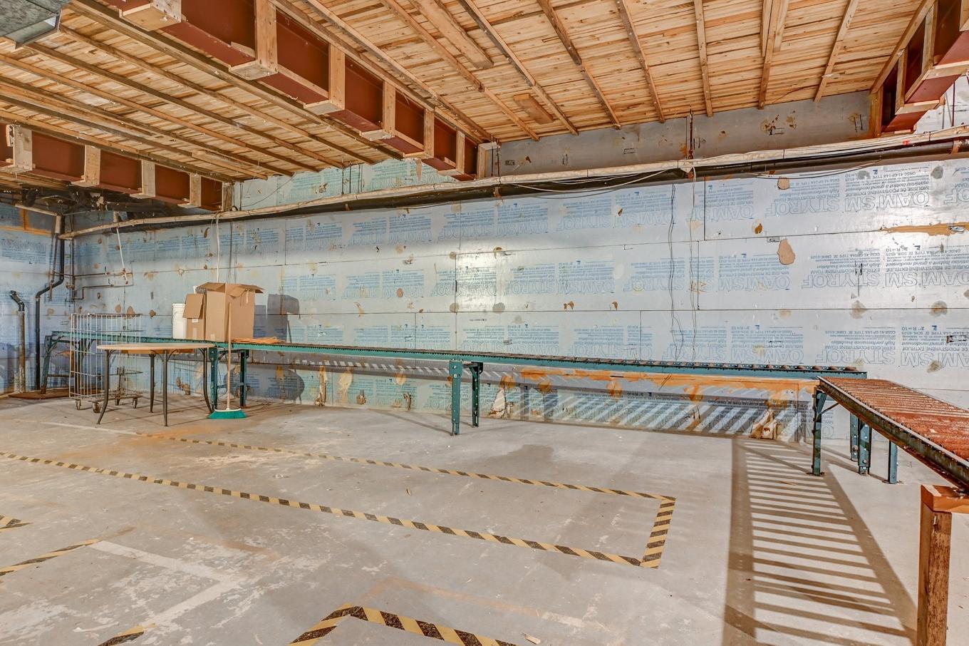 Commerce - 368 Rue L'Annonciation N., Rivière-Rouge, QC - Indoor