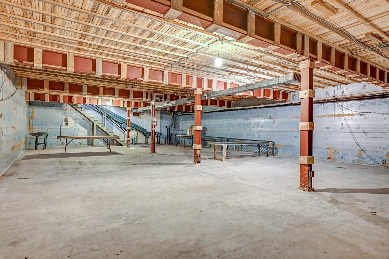 Commerce - 368 Rue L'Annonciation N., Rivière-Rouge, QC - Indoor