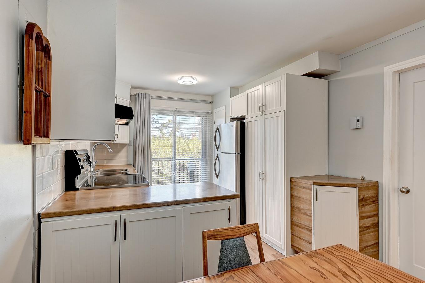 Kitchen - 7151 Av. Champchevrier, Montréal (Anjou), QC - Indoor Photo Showing Kitchen