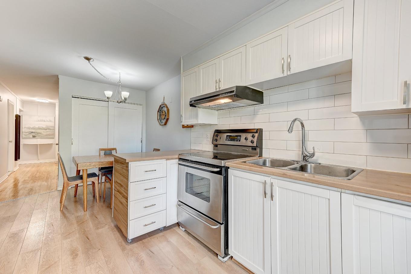 Kitchen - 7151 Av. Champchevrier, Montréal (Anjou), QC - Indoor Photo Showing Kitchen With Double Sink