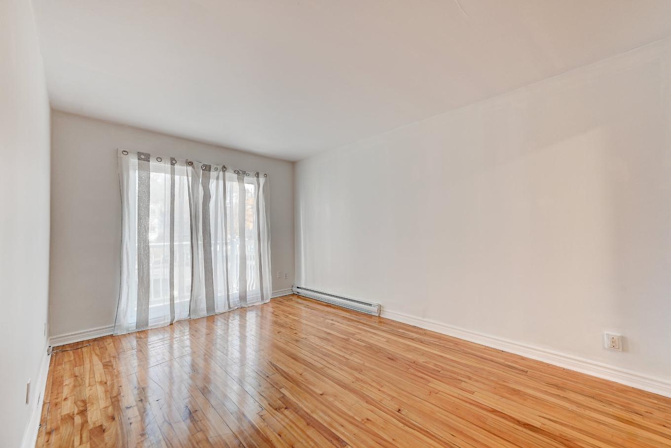 Living room - 7151 Av. Champchevrier, Montréal (Anjou), QC - Indoor Photo Showing Other Room