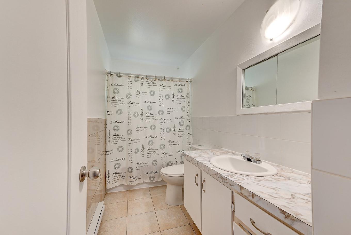 Bathroom - 7151 Av. Champchevrier, Montréal (Anjou), QC - Indoor Photo Showing Bathroom