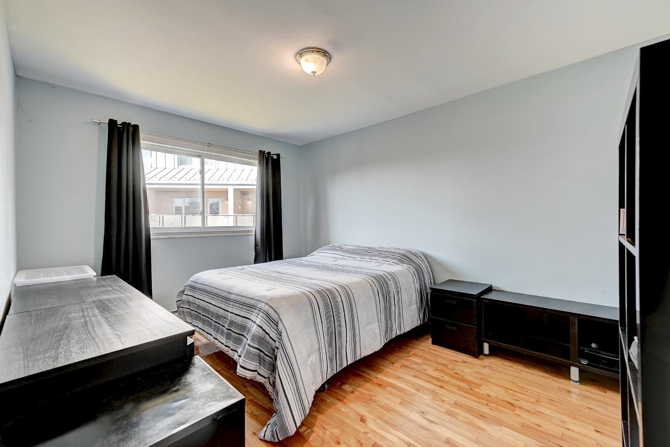 Primary bedroom - 7151 Av. Champchevrier, Montréal (Anjou), QC - Indoor Photo Showing Bedroom