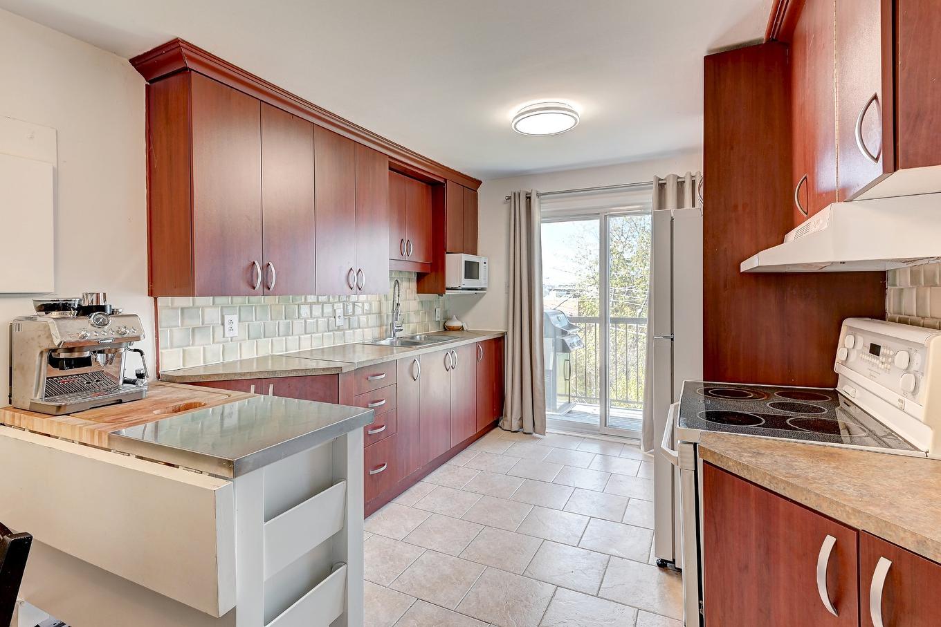 Kitchen - 7151 Av. Champchevrier, Montréal (Anjou), QC - Indoor Photo Showing Kitchen With Double Sink
