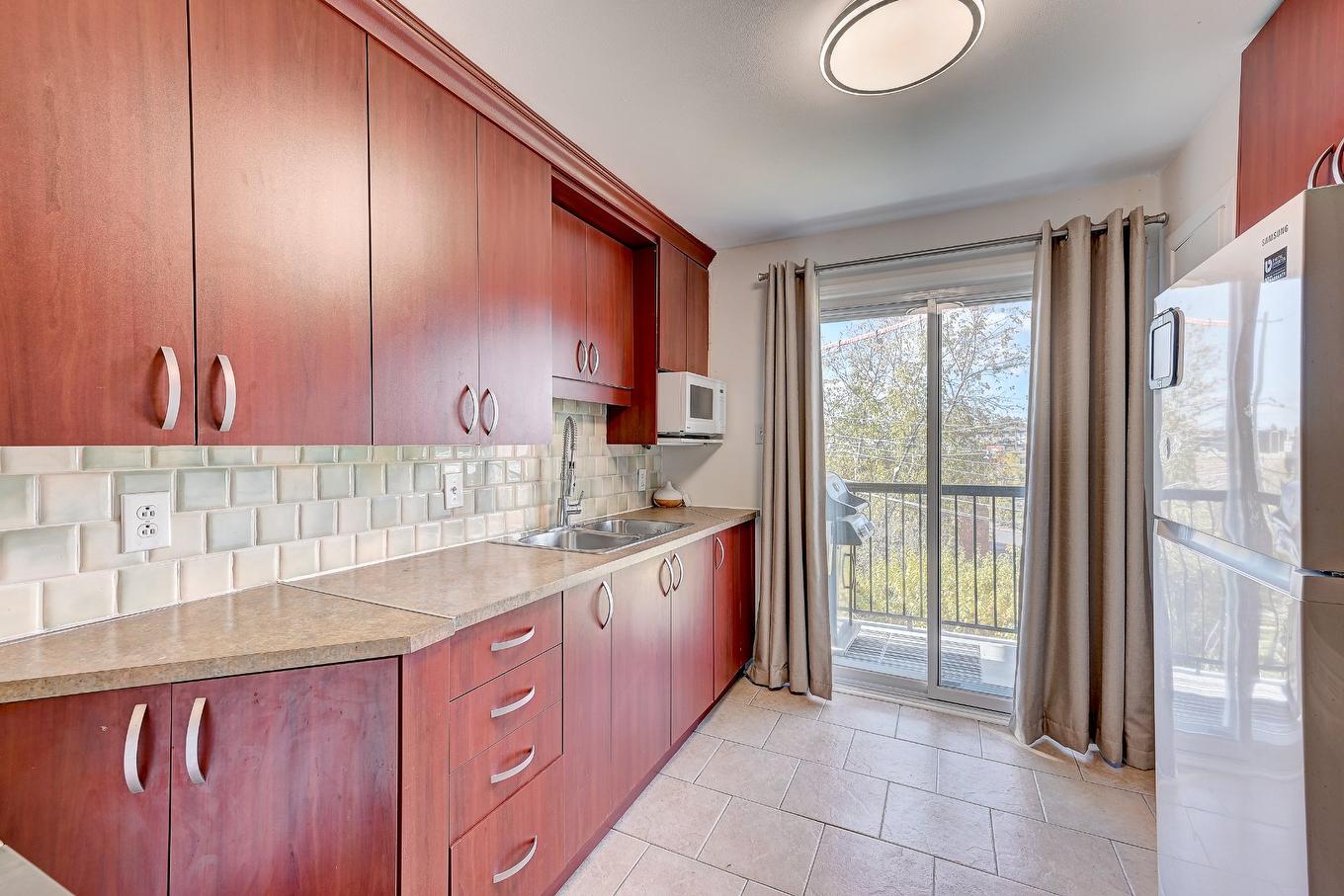Kitchen - 7151 Av. Champchevrier, Montréal (Anjou), QC - Indoor Photo Showing Kitchen With Double Sink