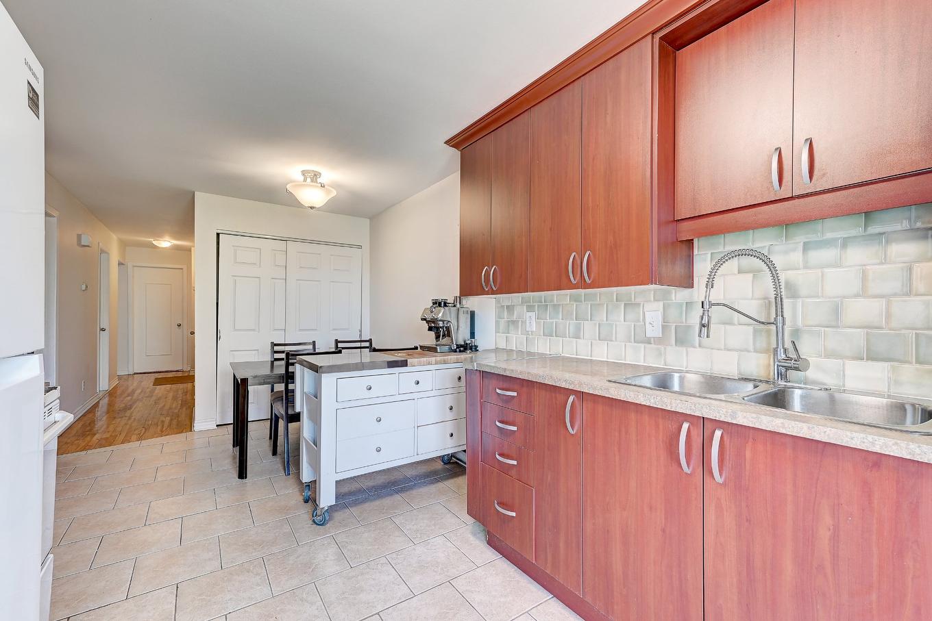 Kitchen - 7151 Av. Champchevrier, Montréal (Anjou), QC - Indoor Photo Showing Kitchen With Double Sink