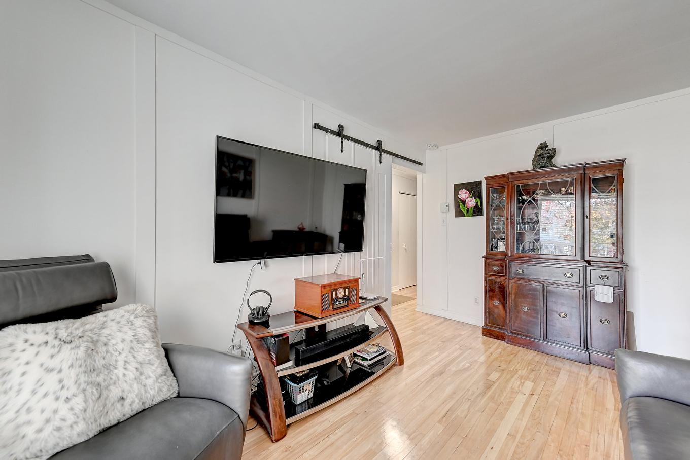 Living room - 7151 Av. Champchevrier, Montréal (Anjou), QC - Indoor