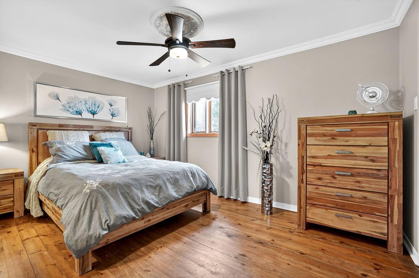 Chambre à coucher principale - 580Z Ch. De La Carrière, Saint-Hippolyte, QC - Indoor Photo Showing Bedroom