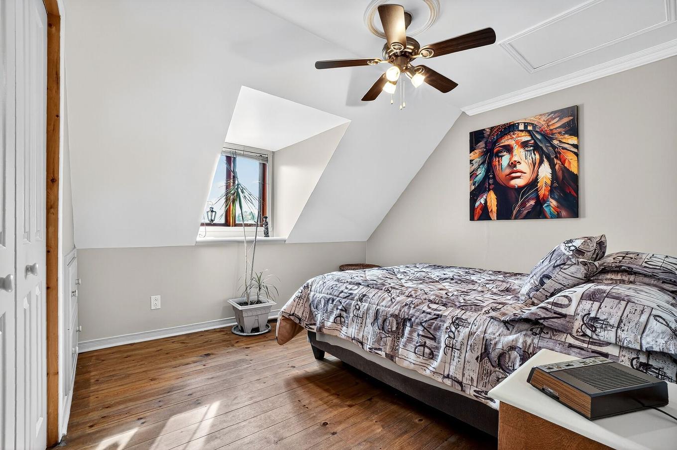 Chambre à coucher - 580Z Ch. De La Carrière, Saint-Hippolyte, QC - Indoor Photo Showing Bedroom