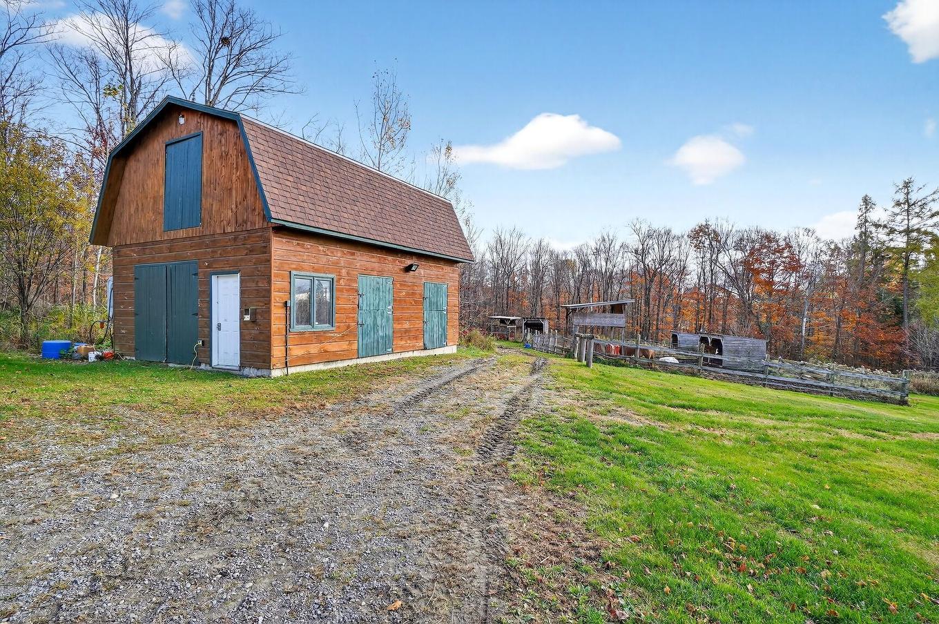 Écurie - 580Z Ch. De La Carrière, Saint-Hippolyte, QC - Outdoor