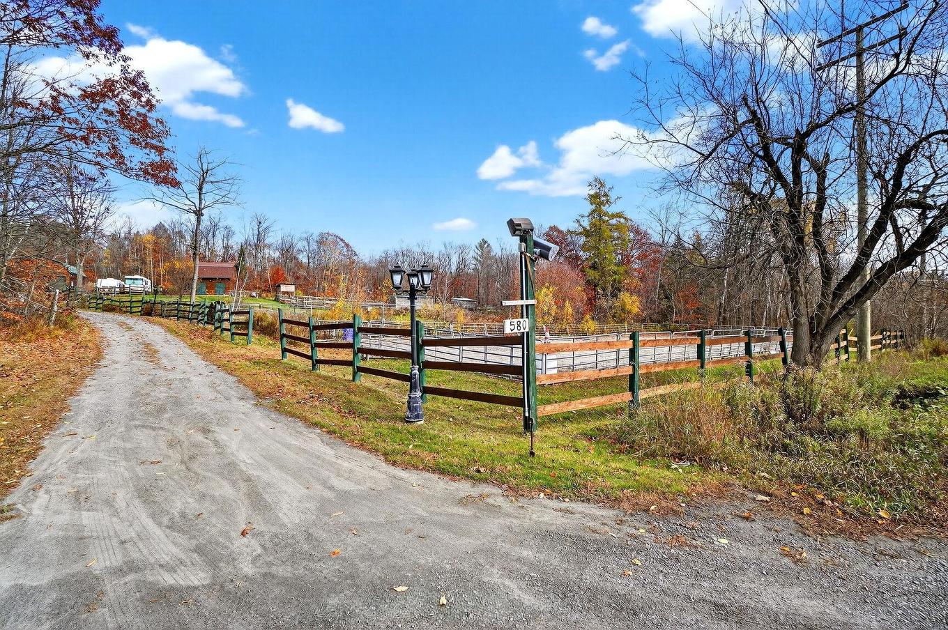 Extérieur - 580Z Ch. De La Carrière, Saint-Hippolyte, QC - Outdoor With View
