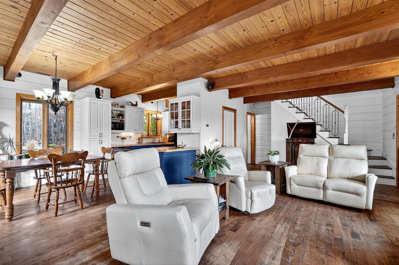 Salon - 580Z Ch. De La Carrière, Saint-Hippolyte, QC - Indoor Photo Showing Living Room