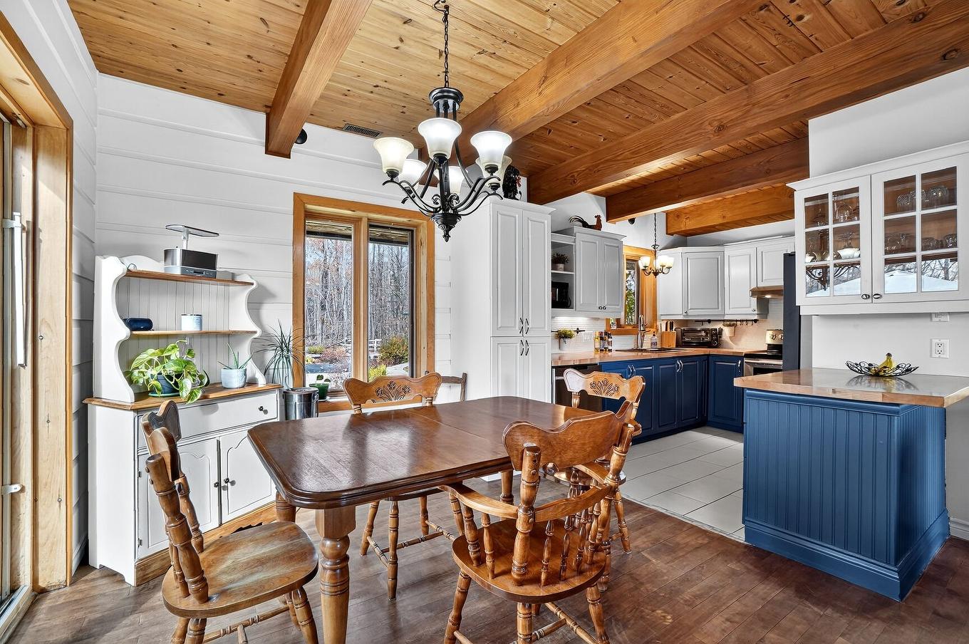 Salle à manger - 580Z Ch. De La Carrière, Saint-Hippolyte, QC - Indoor Photo Showing Dining Room