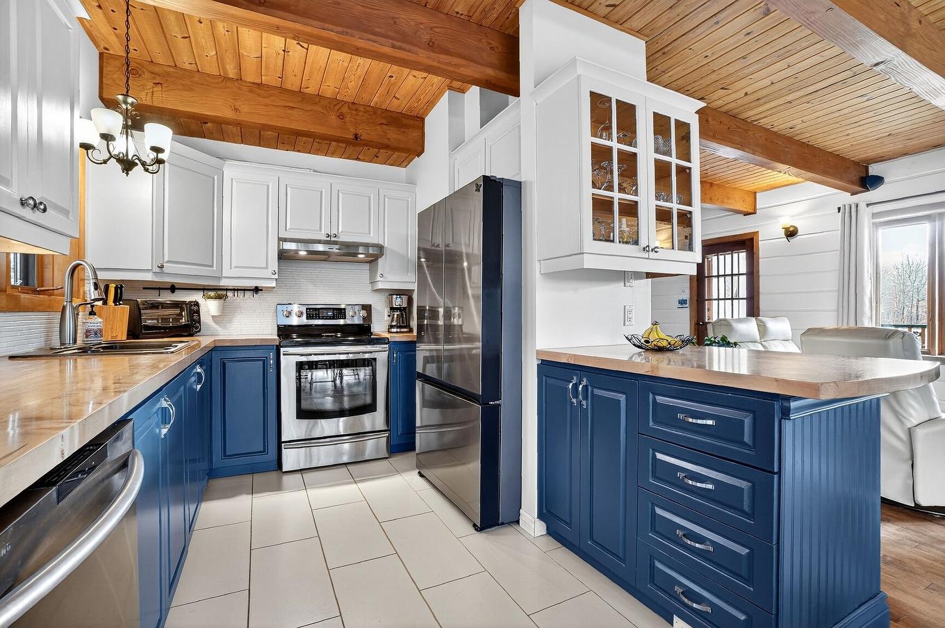 Cuisine - 580Z Ch. De La Carrière, Saint-Hippolyte, QC - Indoor Photo Showing Kitchen