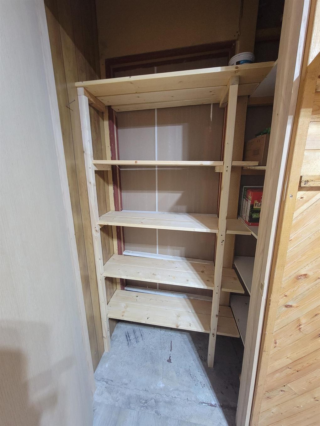 77 Church St, Pinewood, ON - Indoor