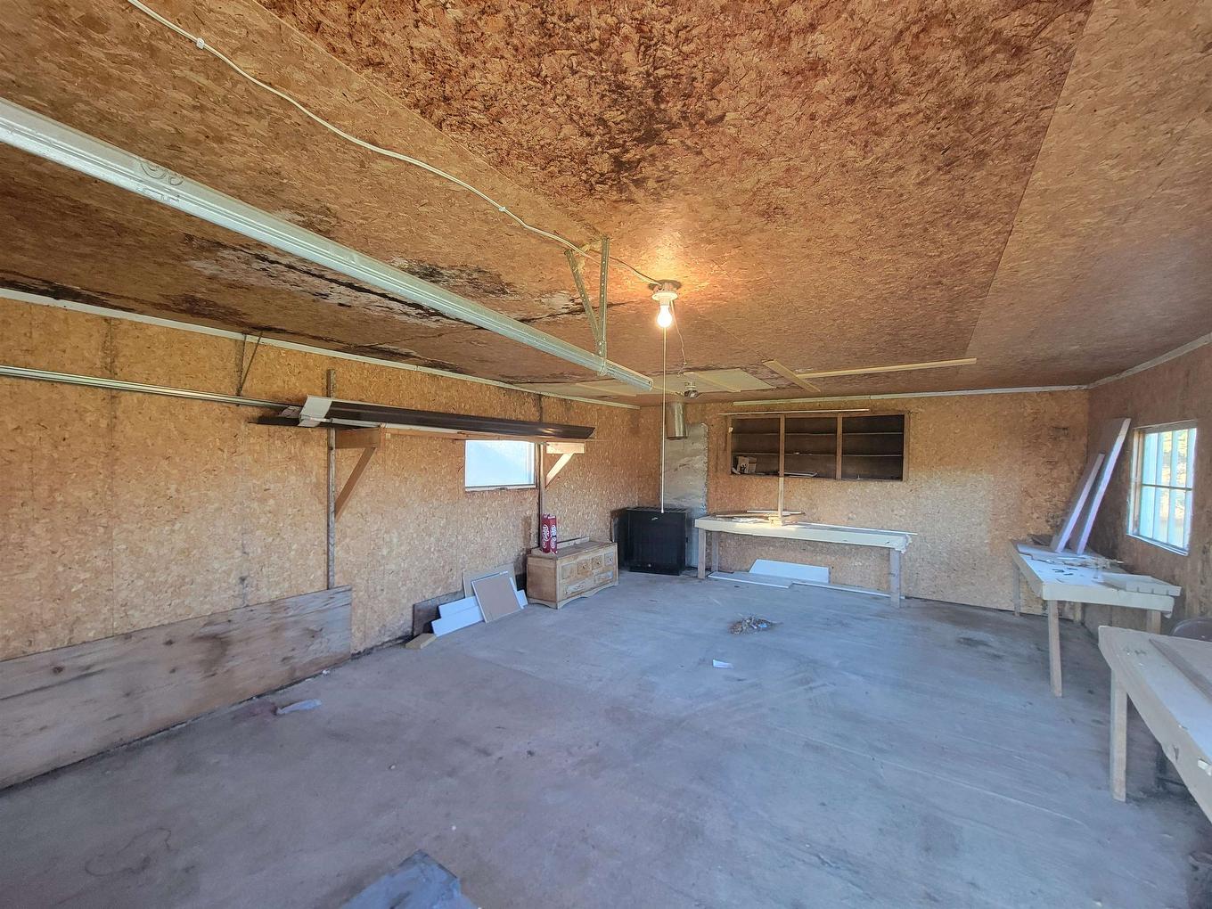 77 Church St, Pinewood, ON - Indoor Photo Showing Garage