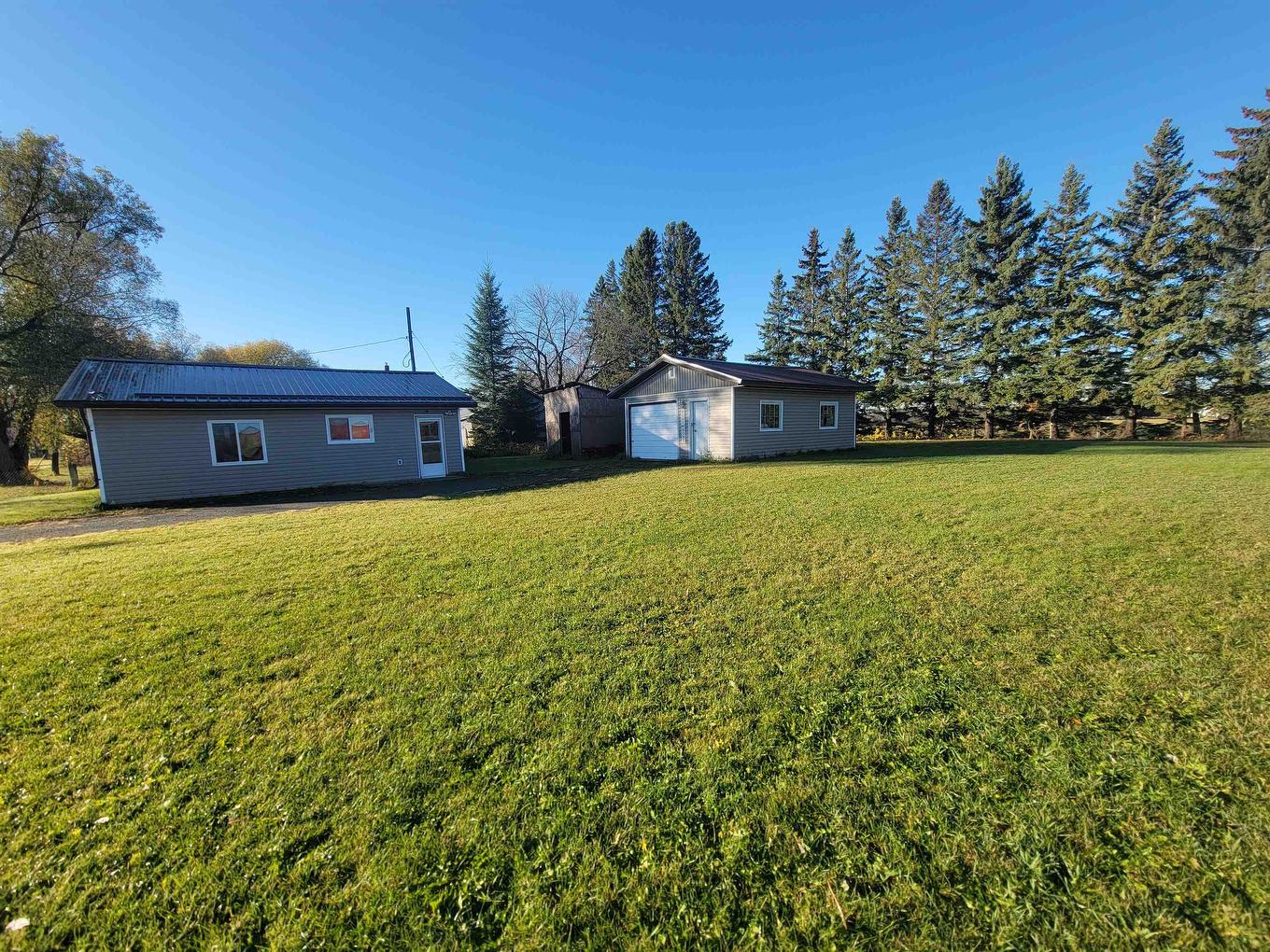 77 Church St, Pinewood, ON - Outdoor