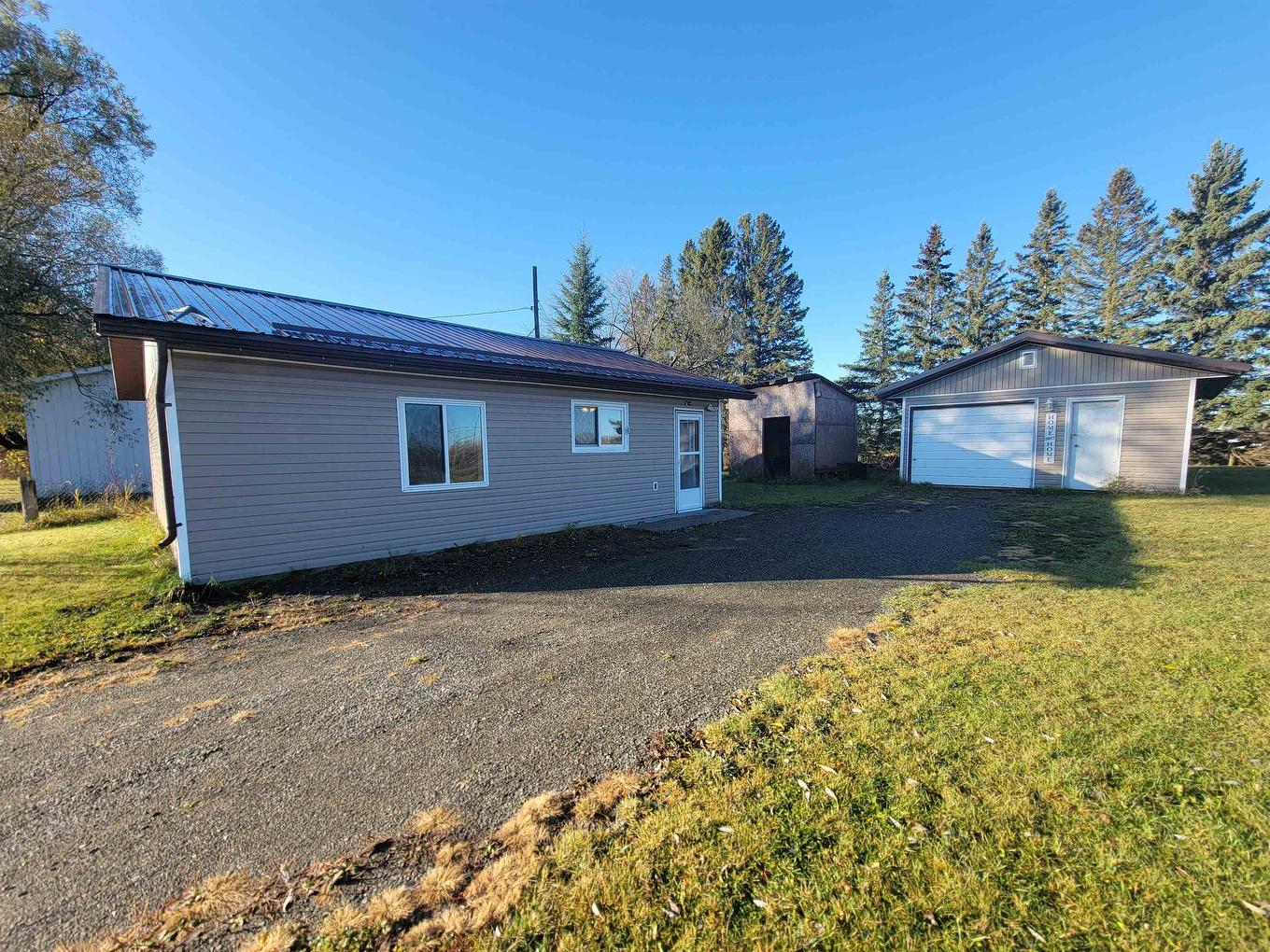 77 Church St, Pinewood, ON - Outdoor