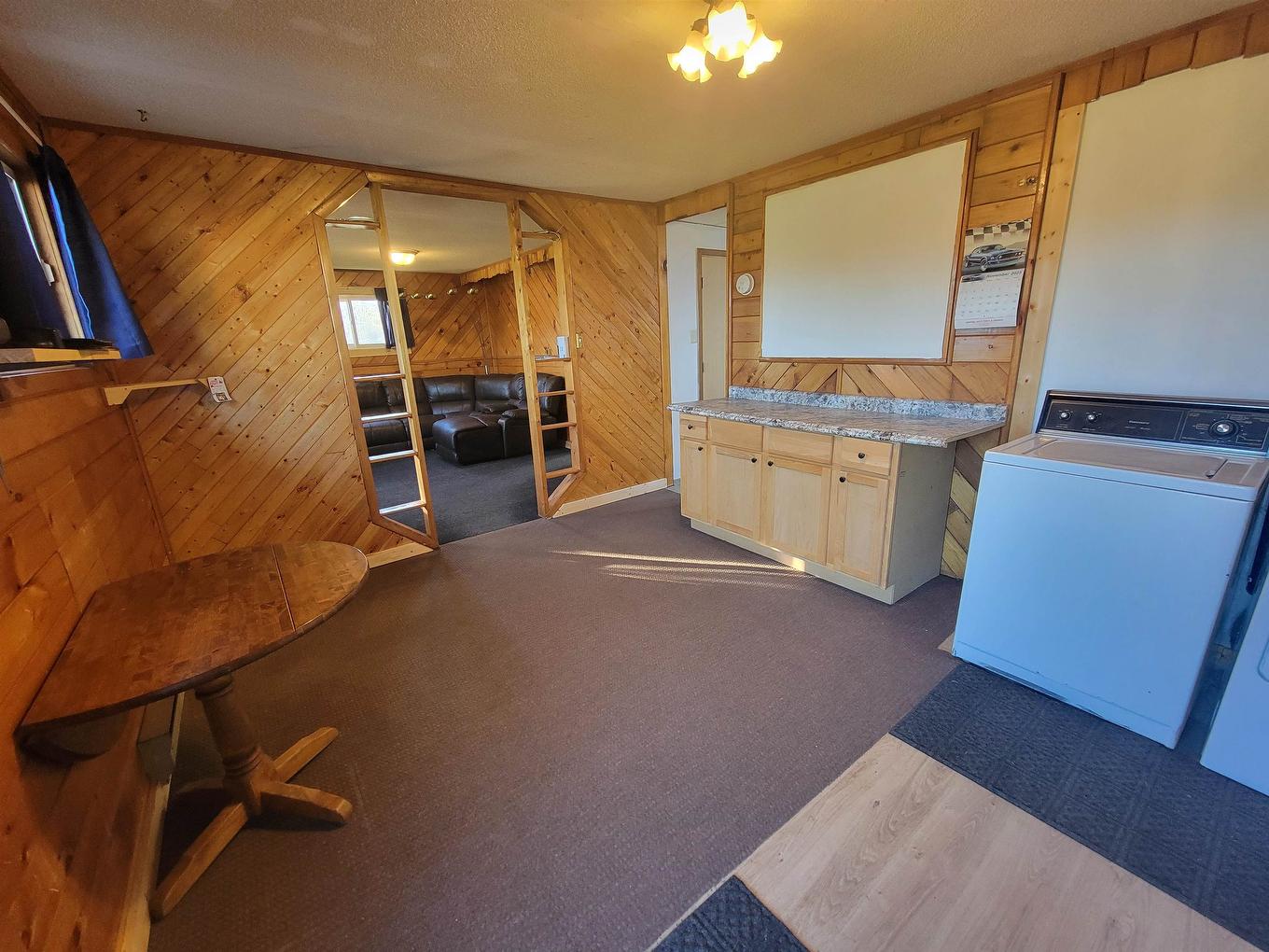 77 Church St, Pinewood, ON - Indoor Photo Showing Laundry Room