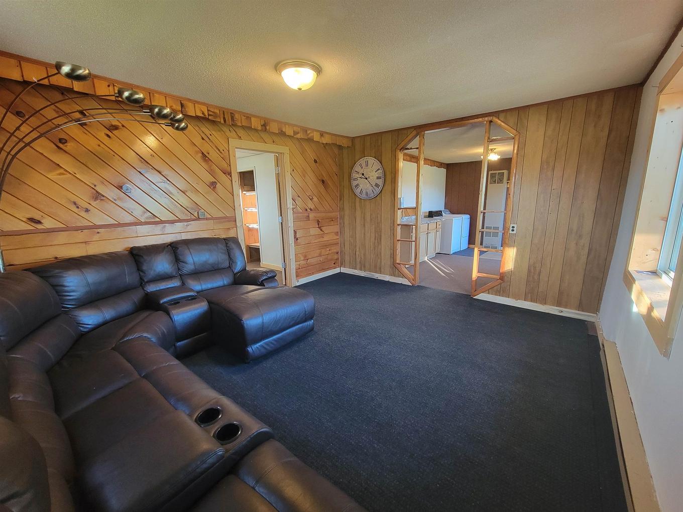 77 Church St, Pinewood, ON - Indoor