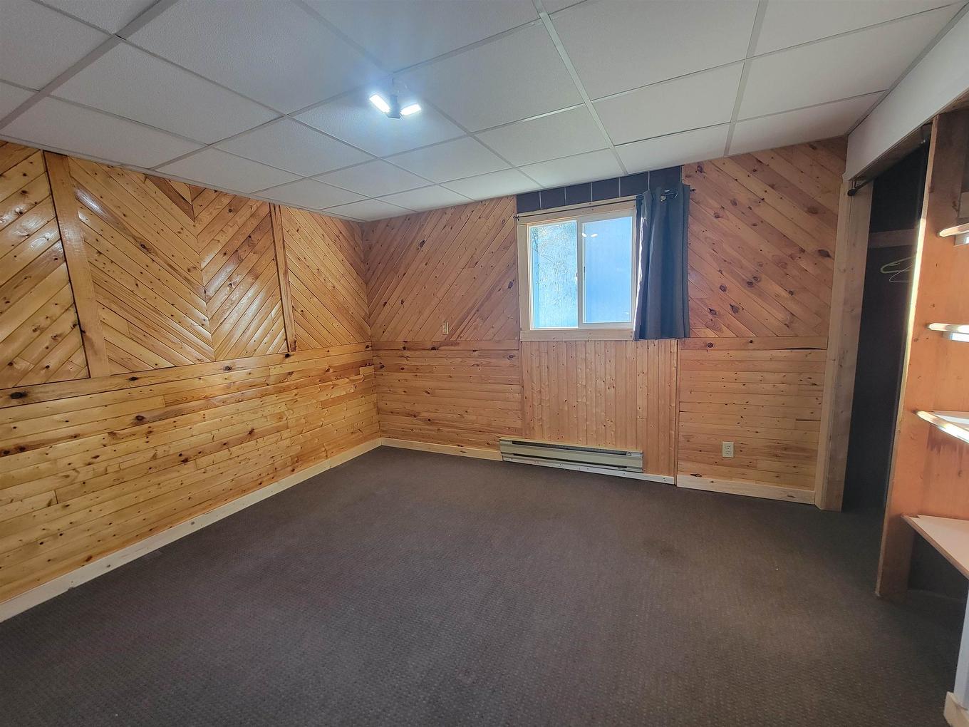 77 Church St, Pinewood, ON - Indoor Photo Showing Other Room