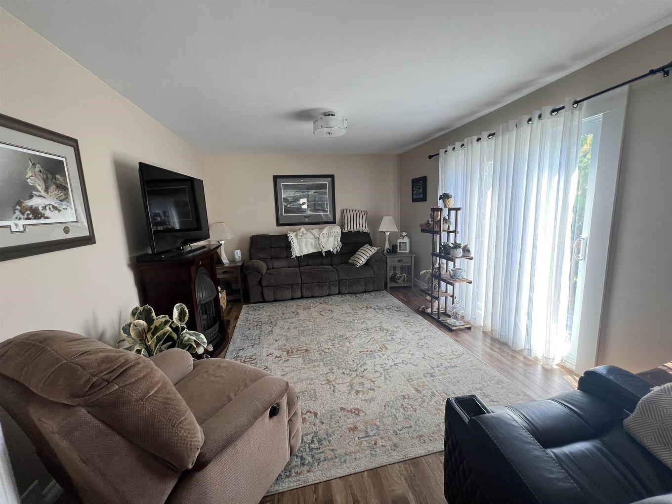 13 Falcon Drive, Manitouwadge, ON - Indoor Photo Showing Living Room