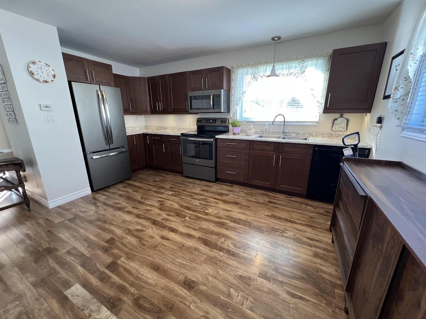 13 Falcon Drive, Manitouwadge, ON - Indoor Photo Showing Kitchen