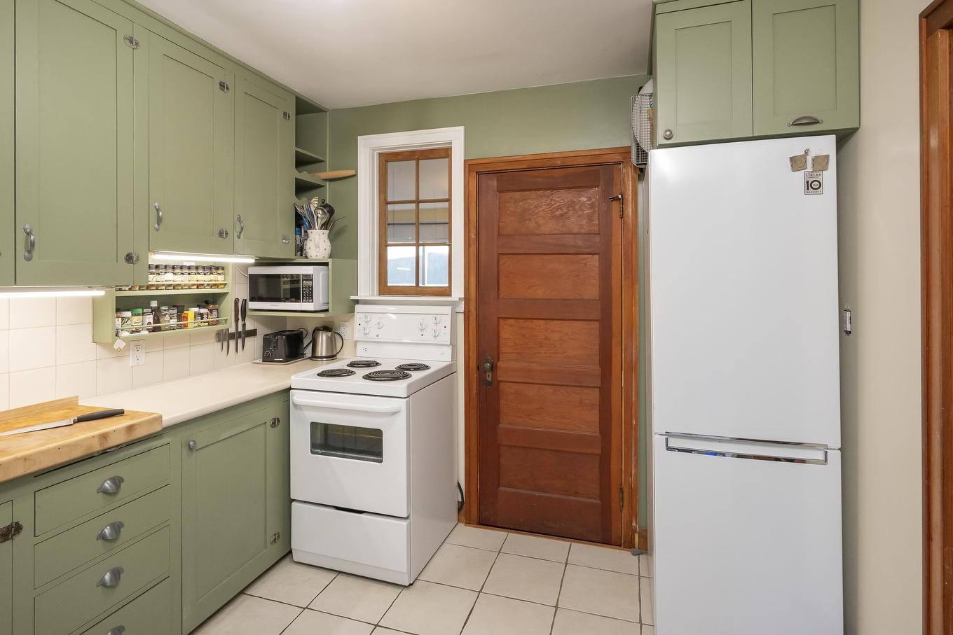 351 Amethyst Harbour, Cliff Avenue, Thunder Bay, ON - Indoor Photo Showing Kitchen