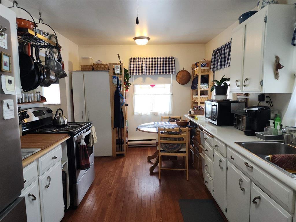9 Swallow Drive, Manitouwadge, ON - Indoor Photo Showing Kitchen With Double Sink