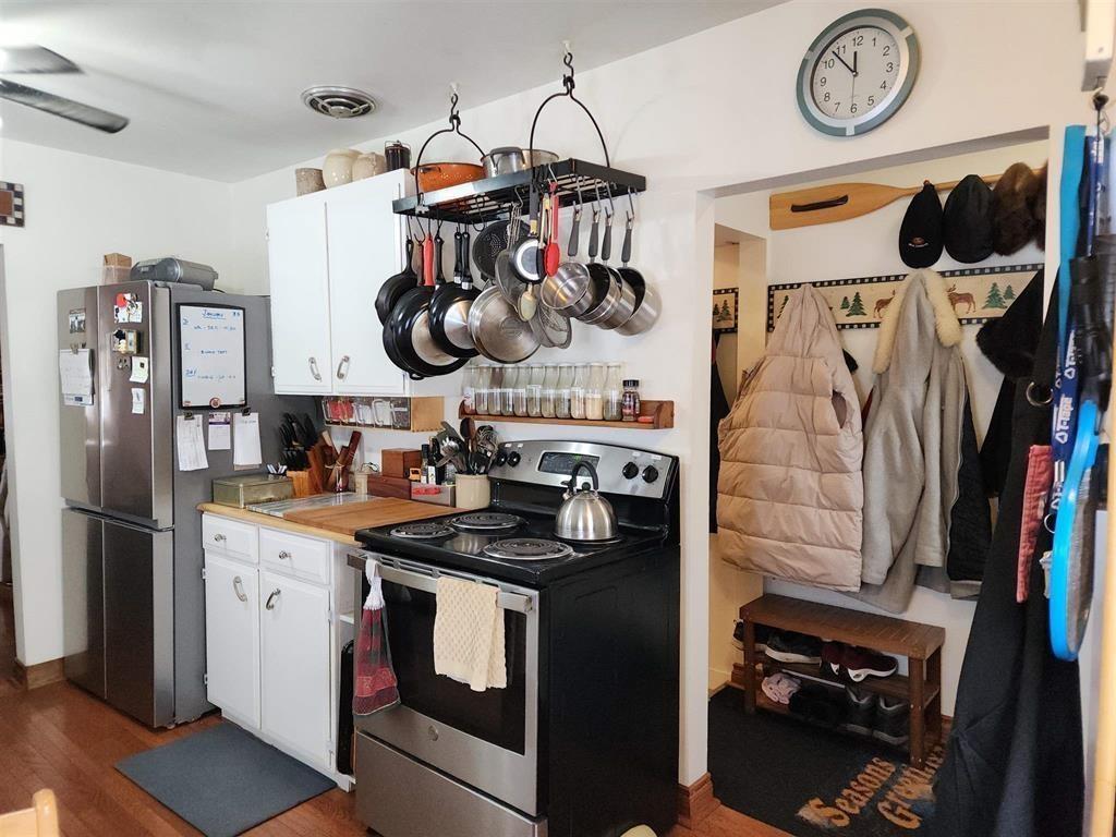 9 Swallow Drive, Manitouwadge, ON - Indoor Photo Showing Kitchen