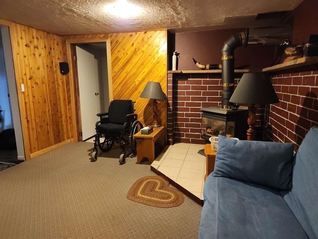 9 Swallow Drive, Manitouwadge, ON - Indoor With Fireplace