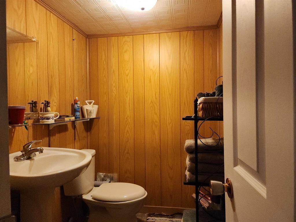 9 Swallow Drive, Manitouwadge, ON - Indoor Photo Showing Bathroom