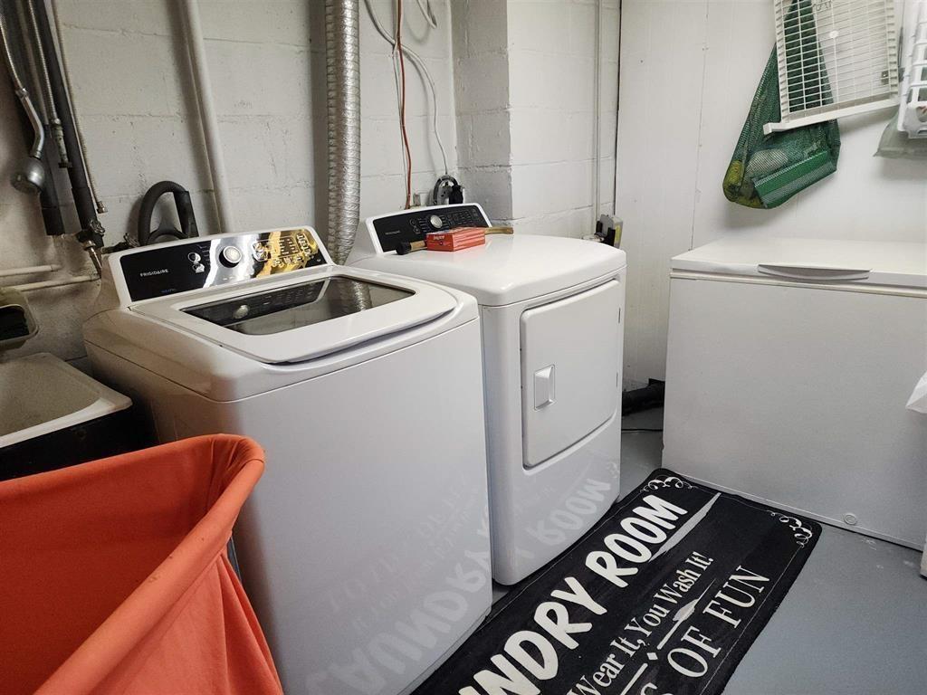 9 Swallow Drive, Manitouwadge, ON - Indoor Photo Showing Laundry Room