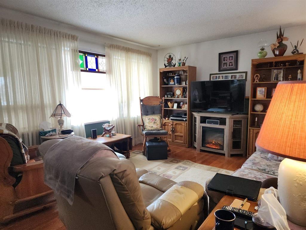 9 Swallow Drive, Manitouwadge, ON - Indoor Photo Showing Living Room