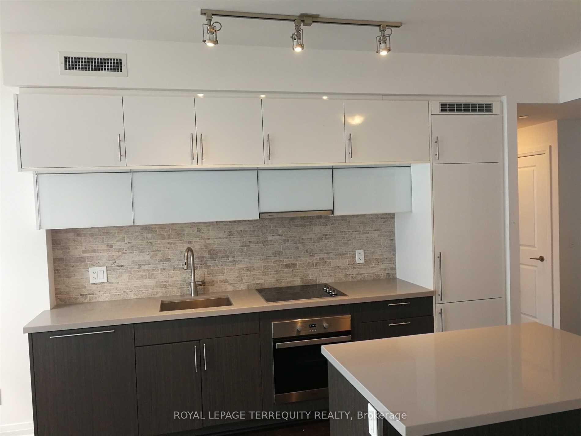 412-8 Mercer Street, Toronto, ON - Indoor Photo Showing Kitchen