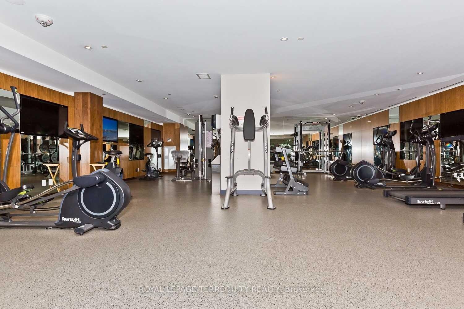 412-8 Mercer Street, Toronto, ON - Indoor Photo Showing Gym Room