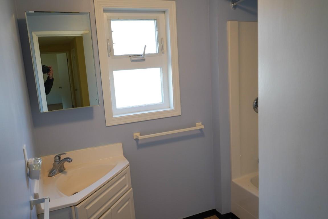 409 Lebourdais Avenue, Clinton, BC - Indoor Photo Showing Bathroom