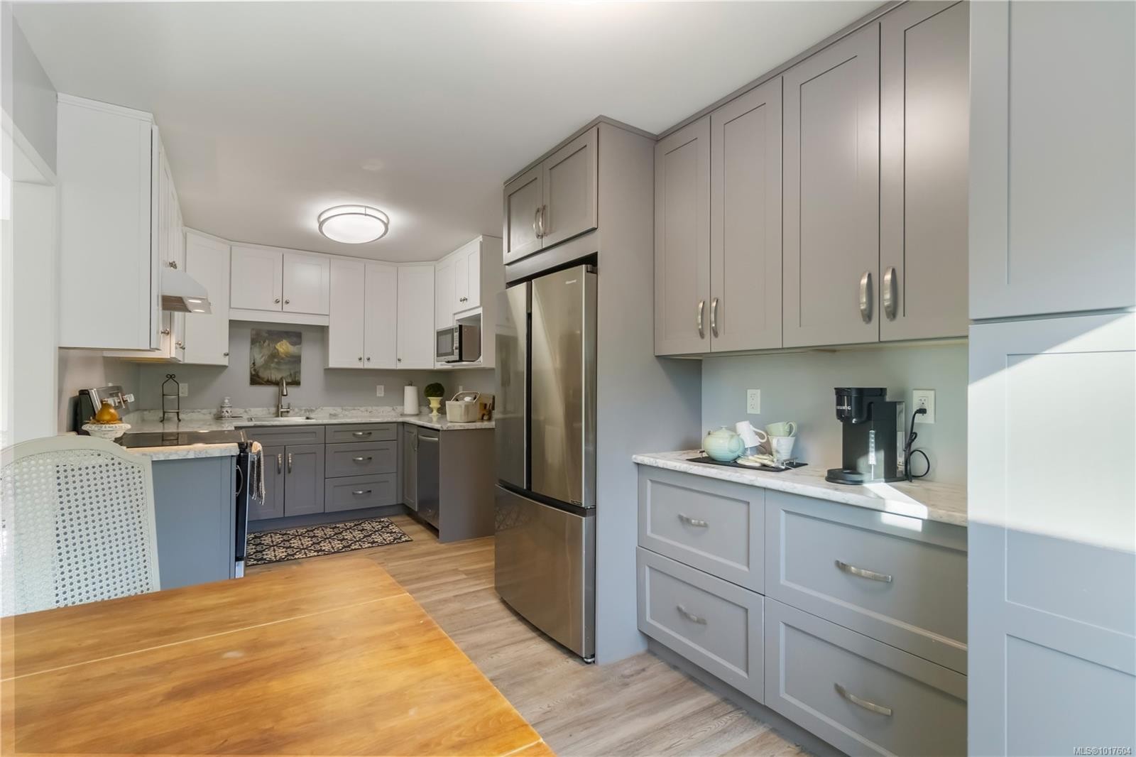 2-2034 Weiler Ave, Sidney, BC - Indoor Photo Showing Kitchen