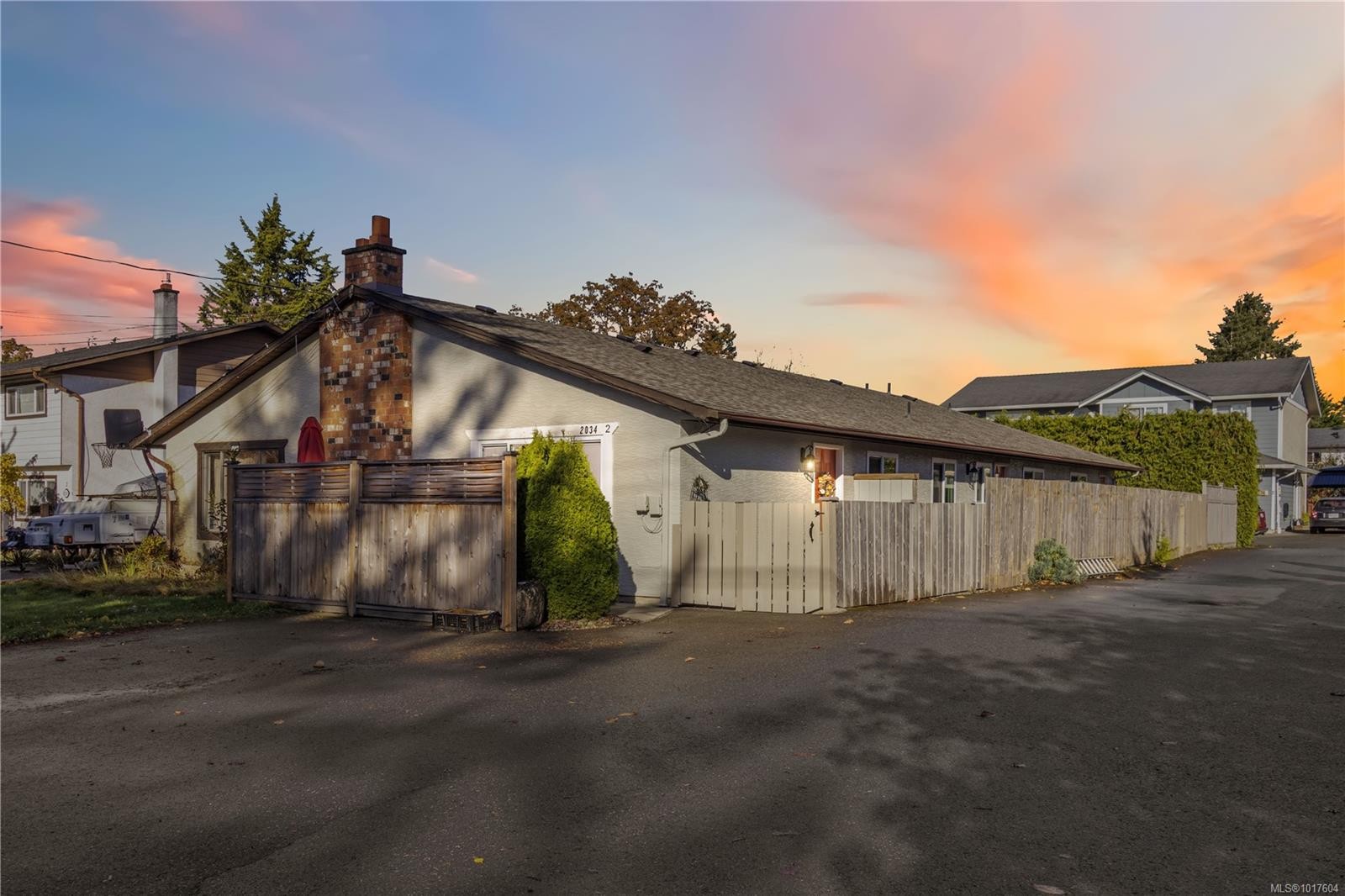 2-2034 Weiler Ave, Sidney, BC - Outdoor