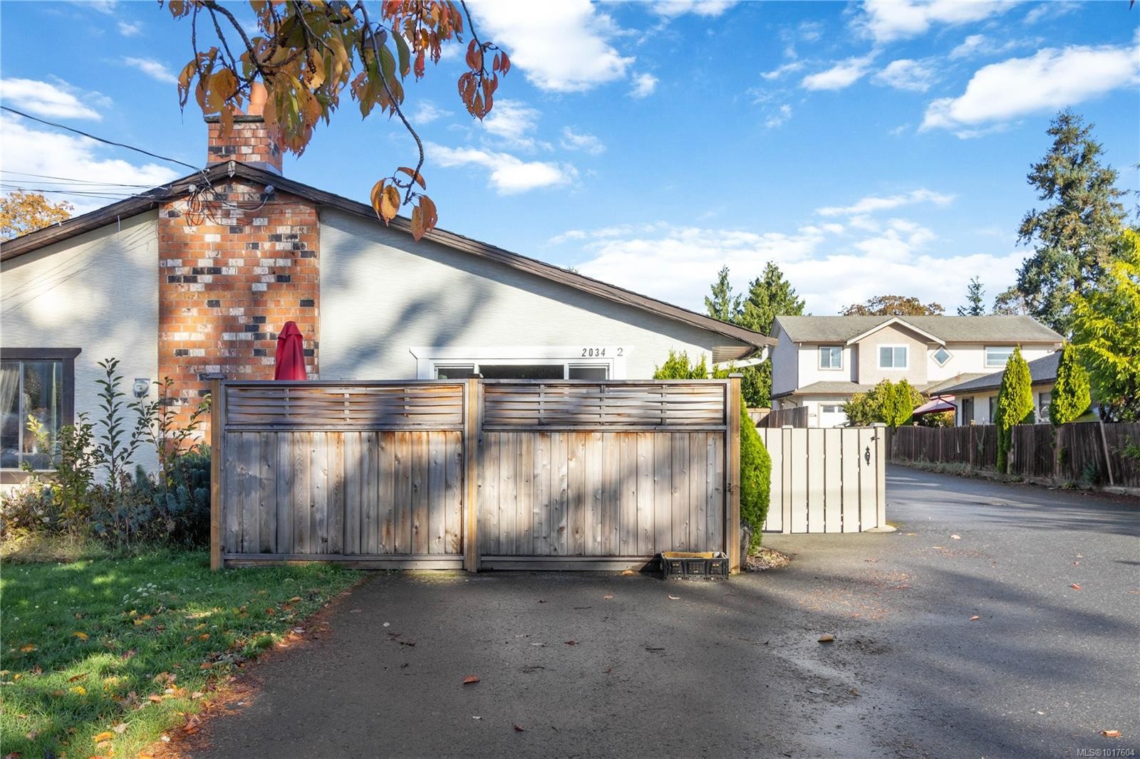 2-2034 Weiler Ave, Sidney, BC - Outdoor