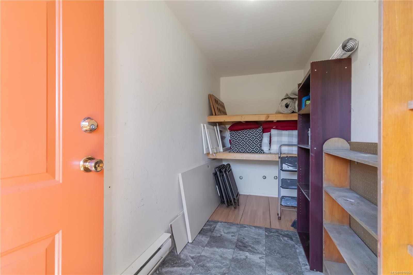 2-2034 Weiler Ave, Sidney, BC - Indoor